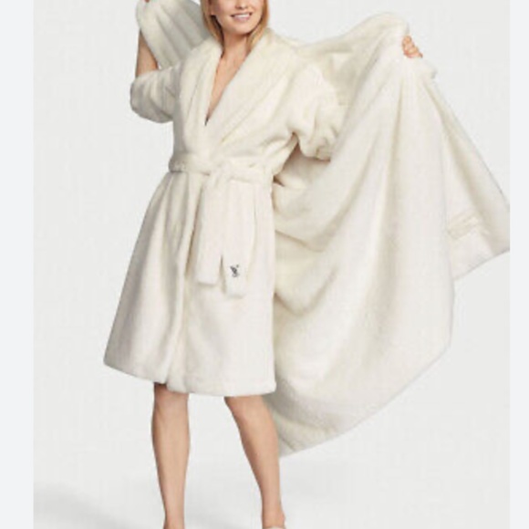 NWT Victorias Secret Faux Fur Throw WHITE - Picture 2 of 2